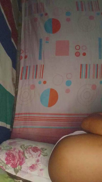 Heritiana974 live cam on Cam4