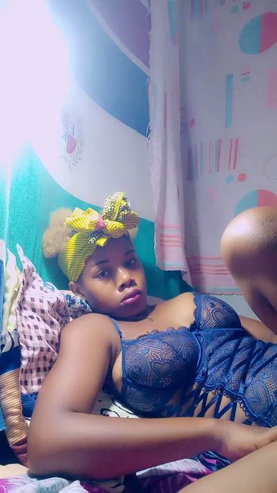 Heritiana974 live cam on Cam4