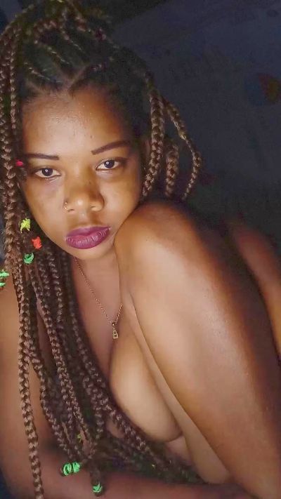 Heritiana974 live cam on Cam4