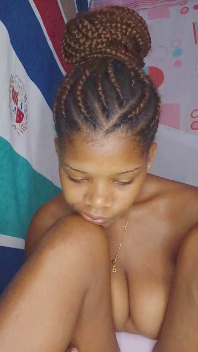 Heritiana974 live cam on Cam4
