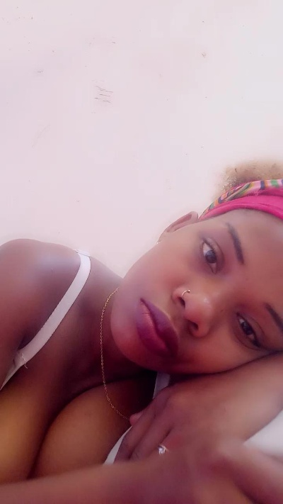 Heritiana974 live cam on Cam4