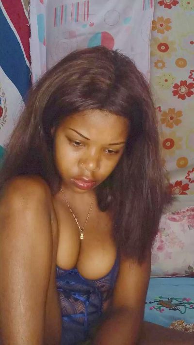 Heritiana974 live cam on Cam4