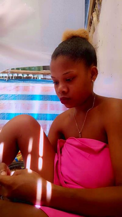 Heritiana974 live cam on Cam4