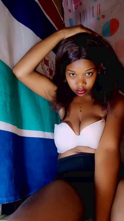 Heritiana974 live cam on Cam4