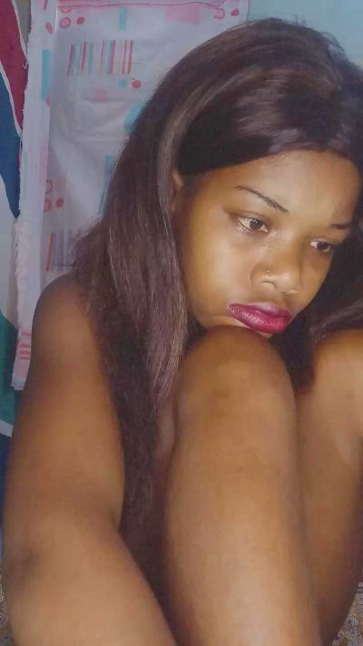 Heritiana974 live cam on Cam4