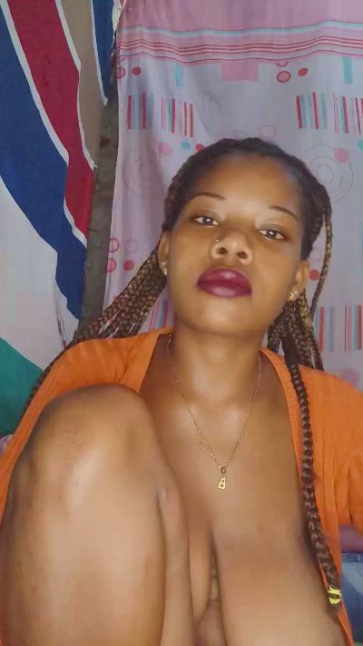 Heritiana974 live cam on Cam4