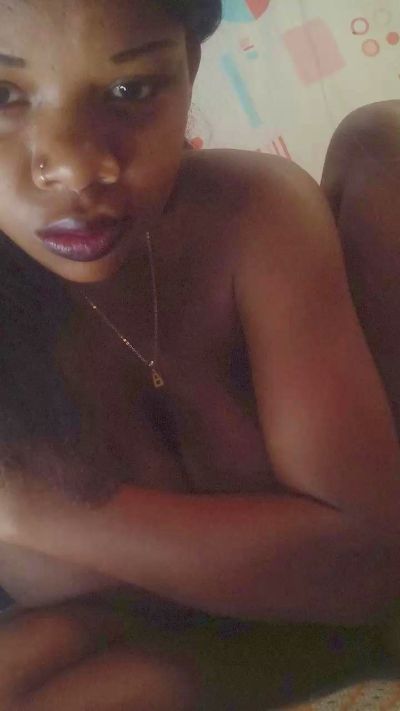 Heritiana974 live cam on Cam4