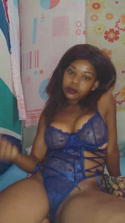 Heritiana974 live cam on Cam4