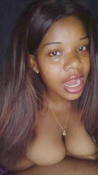 Heritiana974 live cam on Cam4