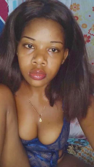 Heritiana974 live cam on Cam4