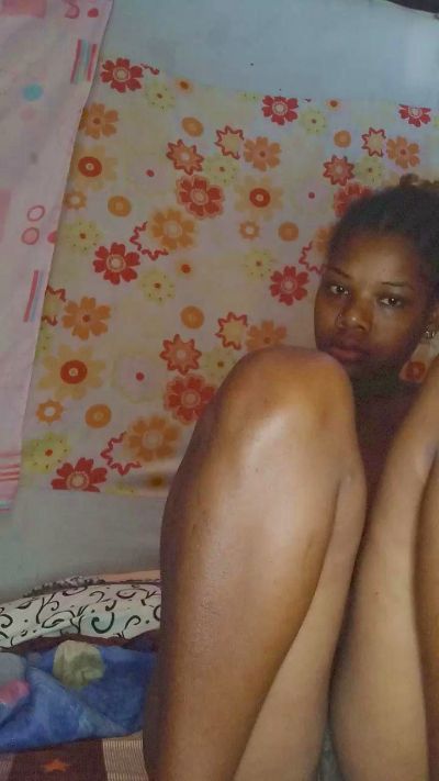 Heritiana974 live cam on Cam4