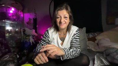 Heygirlhey888 live cam on Cam4