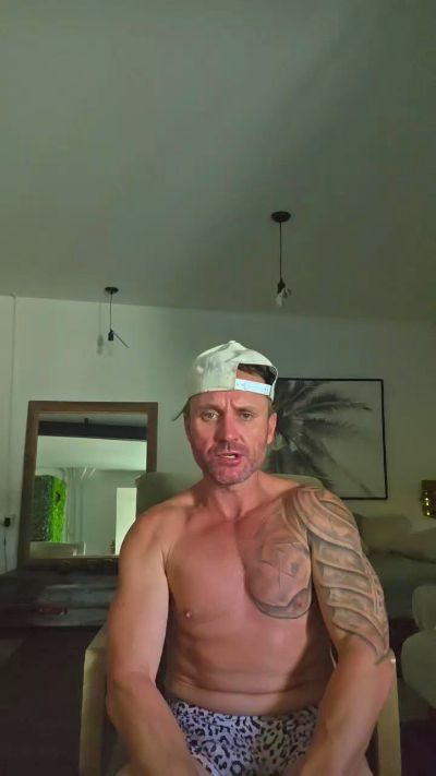 Highdeffwhore live cam on Cam4