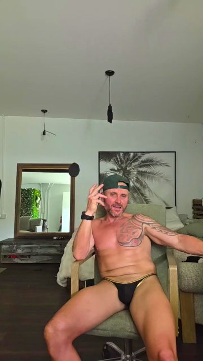 Highdeffwhore live cam on Cam4