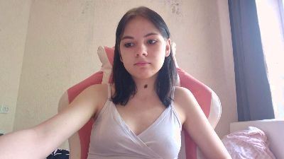 HildredBiel live cam on Cam4