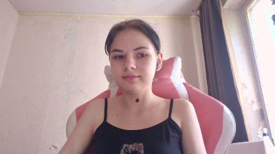 HildredBiel live cam on Cam4