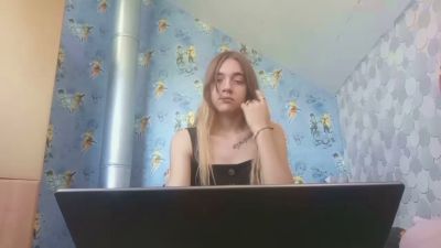 HirokoNewes live cam on Cam4