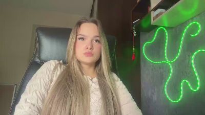 HoaGrosjean live cam on Cam4