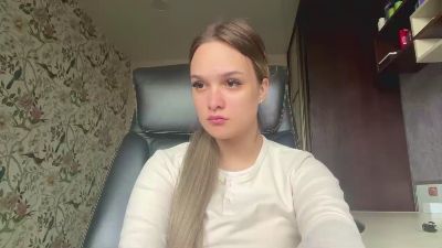 HoaGrosjean live cam on Cam4