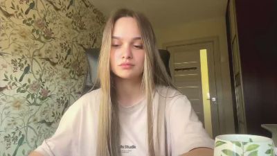 HoaGrosjean live cam on Cam4