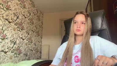 HoaGrosjean live cam on Cam4