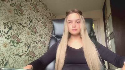 HoaGrosjean live cam on Cam4