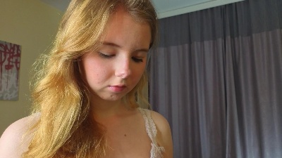 HolleyGeyman live cam on Cam4
