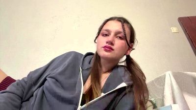 HolliStratton live cam on Cam4