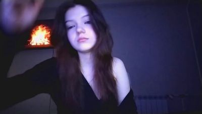 le modèle HollieDaquila est en webcam porno dans un show sur le site cam4, il possède les tags suivants: 