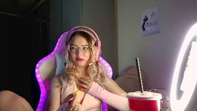 HollieWoolman live cam on Cam4