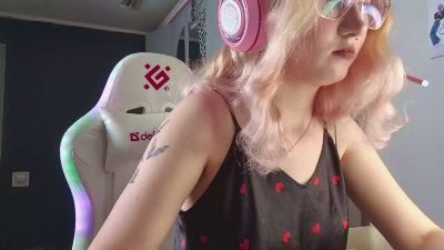 HollieWoolman live cam on Cam4