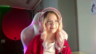 HollieWoolman live cam on Cam4