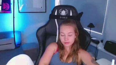 Holly_amazing live cam on Cam4