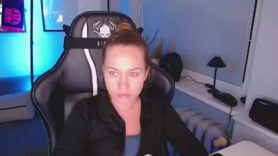 Holly_amazing live cam on Cam4