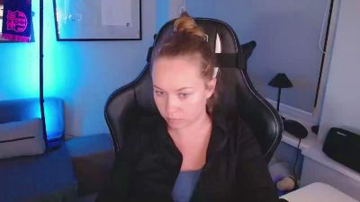 Holly_amazing live cam on Cam4