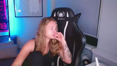 Holly_amazing live cam on Cam4