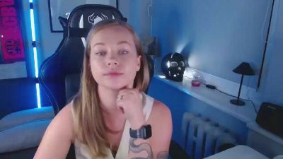 Holly_amazing live cam on Cam4