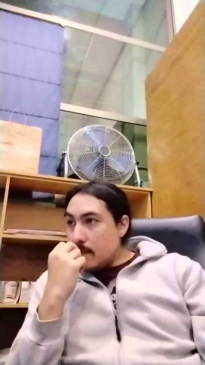 HombreAburrido live cam on Cam4