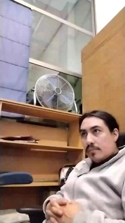 HombreAburrido live cam on Cam4