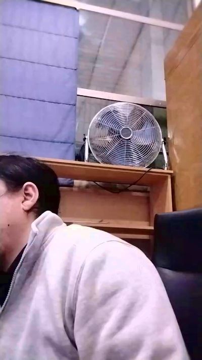 HombreAburrido live cam on Cam4