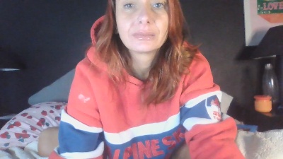 HoneyBeeLove live cam on Cam4