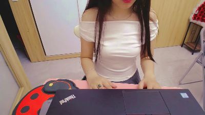 Honybaby2k live cam on Cam4