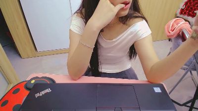 Honybaby2k live cam on Cam4