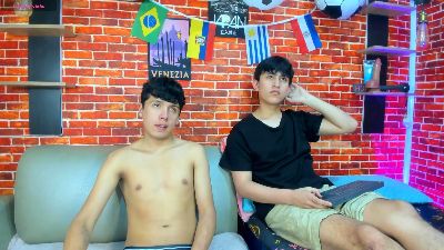 Hoot_boyss_ live cam on Cam4