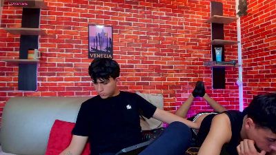 Hoot_boyss_ live cam on Cam4