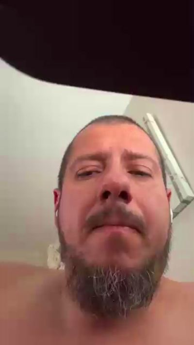 Hoozurdaddy81 live cam on Cam4