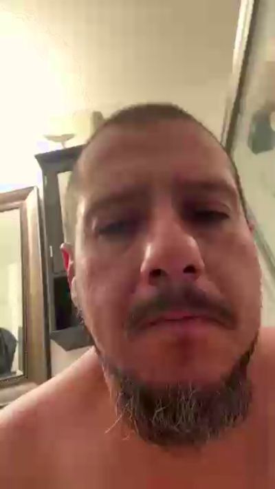 Hoozurdaddy81 live cam on Cam4