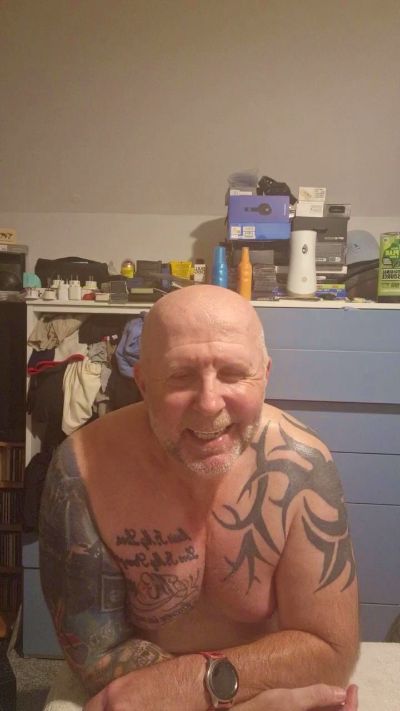 Horny4both69 live cam on Cam4
