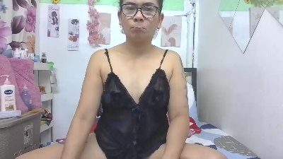 HornyHotClit4u live cam on Cam4