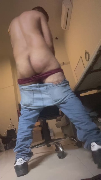 HornyMztBoee live cam on Cam4